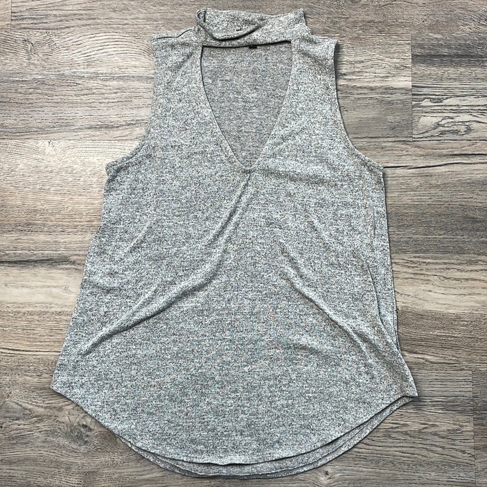Express Women’s Grey Sleeveless Keyhole V Neck Knit Blouse, size small